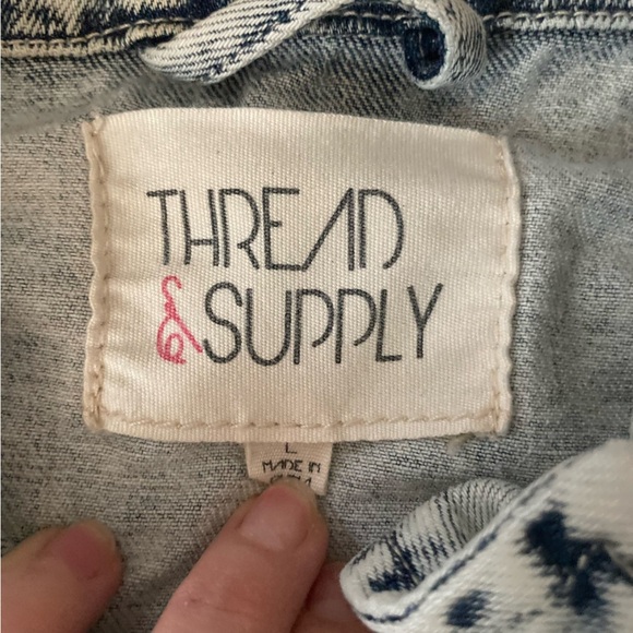 Thread & Supply Nordstroms Acid Washed Cropped Denim Jacket Size Large - Picture 3 of 3